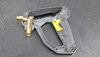 brass joint | easy!force gun | karcher | 模型和原型 – 黄铜接头整合在 EASY!Force 高压喷枪的手柄元件中。它还包含机械组件，例如操纵杆，它与外壳半体一样都使用 3D 打印机制作（作为原型）。