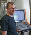  – Felix Gasser 是在 Häwitool 的 <em>hyper</em>MILL AUTOMATION&nbsp;Center 專家之一。他深信，「任何人只要精通銑削技術，並深入運用該軟體及其眾多可能性，就能利用它取得巨大成功。」
