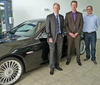 gruppenbild zum interview | alpina | automobil – Die Gesprächspartner in Buchloe (v.l.n.r.): Andreas&nbsp;Bovensiepen (ALPINA), Andreas&nbsp;Leser (OPEN&nbsp;MIND) und Matthias&nbsp;Schau (ALPINA).