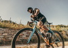  – Ex-MTB-Profi Marc Gölz auf dem Gravel Nr.1 von Kettenreaktion Bikes, das exakt auf ihn zugeschnitten ist: „Ein selbstgebautes Rad, damit ist ein Traum in Erfüllung gegangen.“ 