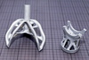  – If the components are produced additively, they can be extended to include construction aids. These are also printed and make it easier to clamp on the machine tool later on. After complete machining on several sides, they are separated again.