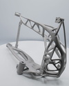 swing arm | 3d metal printing | parare | models prototypes – This weight- and force flow-optimized swing arm was created using a powder bed-based metal laser melting process. It has numerous faces that require rework machining.