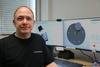 – CAD/CAM-Programmierer Detlef Weichmann: „<em>hyper</em>MILL ermöglicht uns neben einer effizienten NC-Programmierung, auch die Automatisierung unserer komplexen Prozesse – von der Konstruktion bis hin zum fertigen Press­werkzeug. Wir konnten durch diese Automatisierung die Konstruktions­zeit auf bis zu ein Achtel minimieren. So sind wir in der Lage, flexibel und mit kurzen Antwort­zeiten auf Kunden­wünsche zu reagieren.“